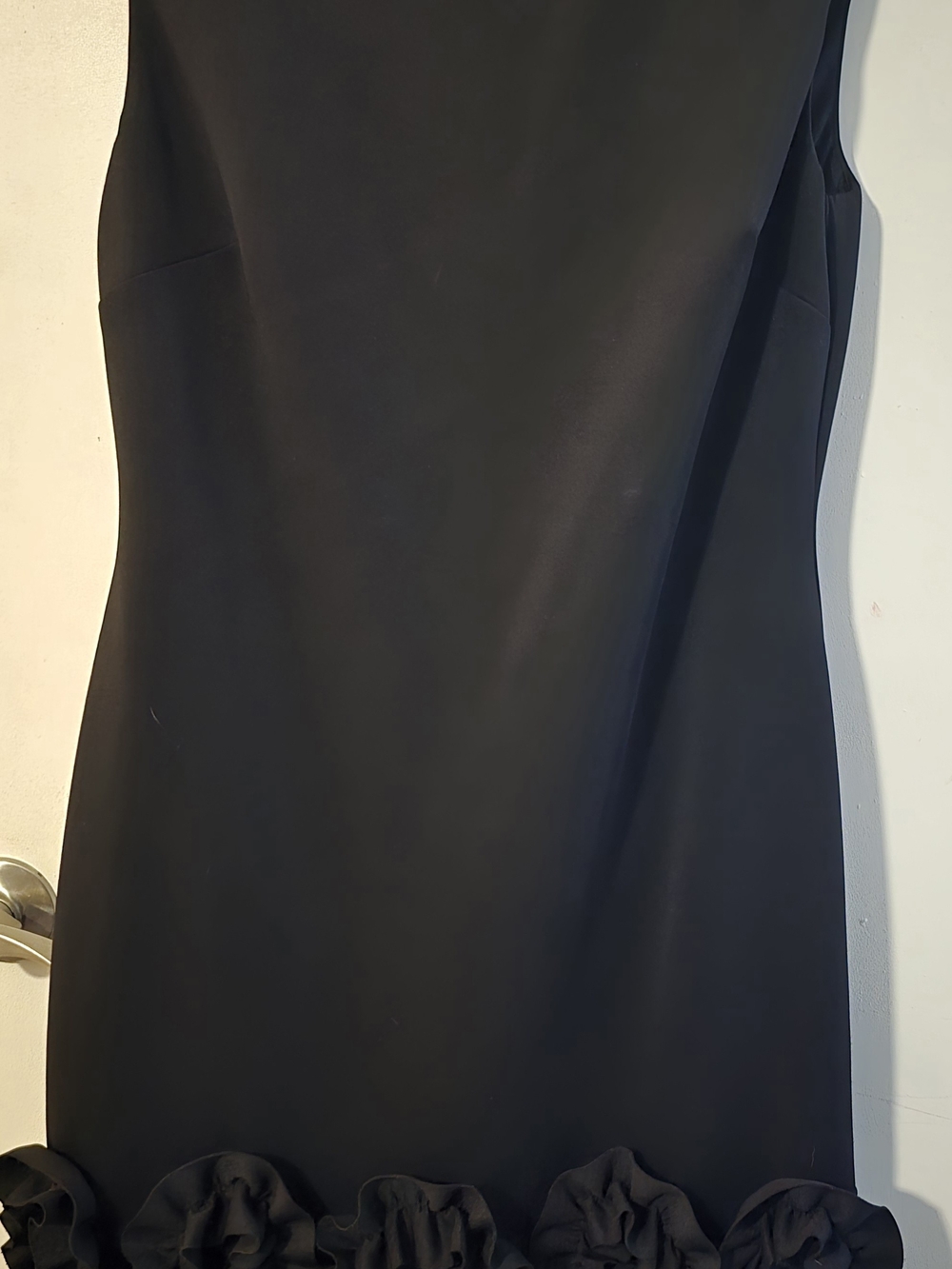 Donna Ricco Black Sleeveless Mini Dress with Ruffle Hem